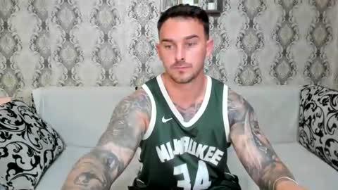 2sexymuscles online show from June 22, 7:55 pm