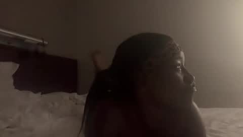 GamerBaddieLux online show from November 12, 7:42 am