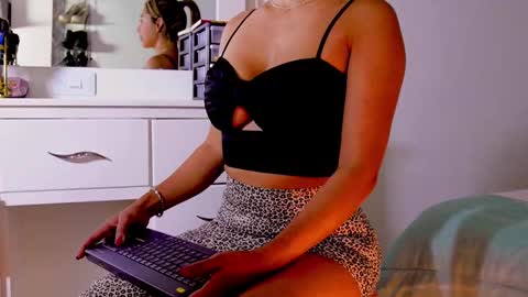 Snapshot of 3kam_amazonian chatting on February 11, 10:04 am independent model online show from February 11, 10:04 am