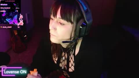 Snapshot of 3krykat3 chatting on March 9, 5:44 am 3KryKat3 online show from March 9, 5:44 am