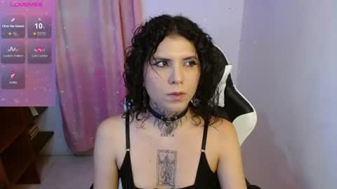 Snapshot of 3rika_gomez chatting on June 10, 2:01 am erika online show from June 10, 2:01 am