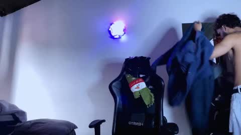 E V I L online show from November 15, 6:48 pm