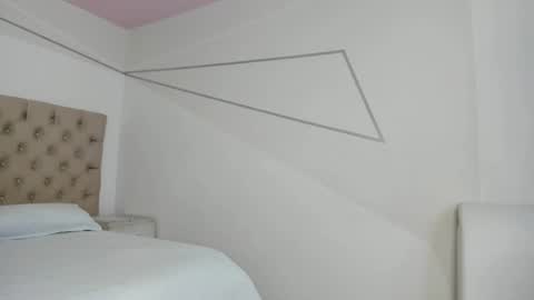 3X NAXAA online show from October 4, 1:42 pm