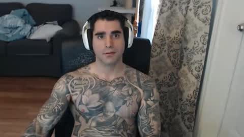 Snapshot of 420randomguy chatting on April 4, 1:41 pm Anomander Rake online show from April 4, 1:41 pm