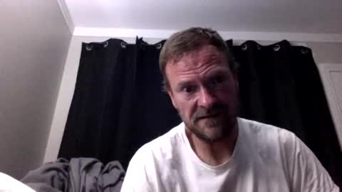 Snapshot of 4djmoore chatting on April 15, 2:40 am 4djmoore online show from April 15, 2:40 am