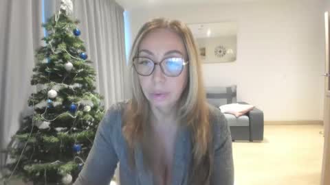 Snapshot of 4ollie chatting on December 15, 11:14 am 4ollie online show from December 15, 11:14 am