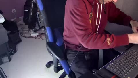 Larese Carlo online show from February 2, 7:41 am