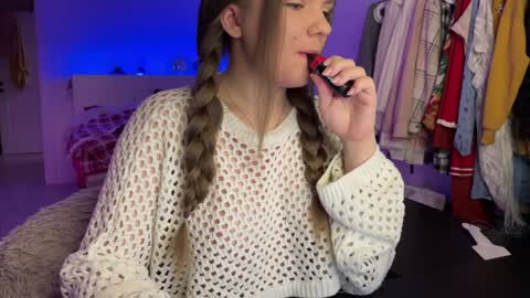    online show from December 5, 4:55 pm