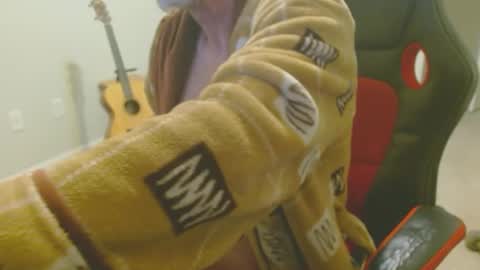 Snapshot of 6stringer62 chatting on February 13, 2:01 am 6stringer62 online show from February 13, 2:01 am