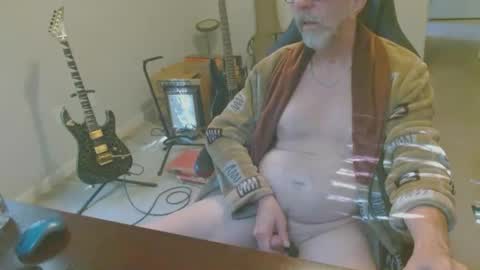 Snapshot of 6stringer62 chatting on April 5, 8:39 pm 6stringer62 online show from April 5, 8:39 pm