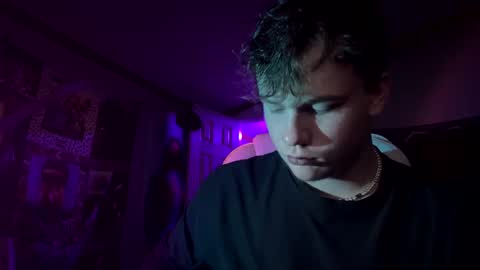 Snapshot of 710lemonade420 chatting on December 17, 12:43 pm lemonade online show from December 17, 12:43 pm