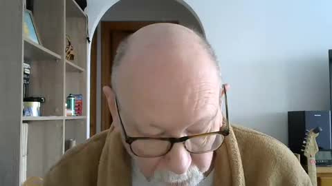 Snapshot of 7thsojourn chatting on December 8, 11:35 am Papi online show from December 8, 11:35 am