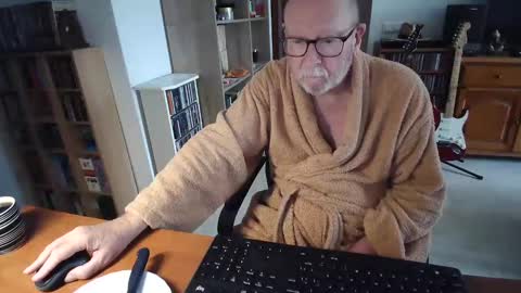 Snapshot of 7thsojourn chatting on March 4, 4:20 pm Papi online show from March 4, 4:20 pm
