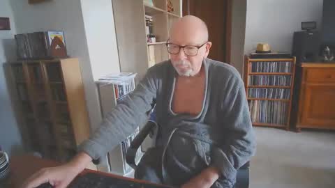 Snapshot of 7thsojourn chatting on October 18, 8:26 am Papi online show from October 18, 8:26 am