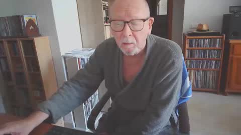 Snapshot of 7thsojourn chatting on October 20, 9:10 am Papi online show from October 20, 9:10 am