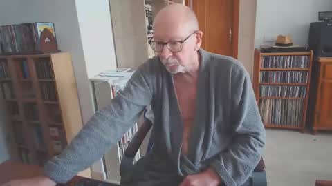 Snapshot of 7thsojourn chatting on November 5, 9:53 am Papi online show from November 5, 9:53 am