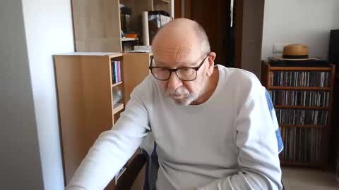 Snapshot of 7thsojourn chatting on February 14, 11:07 am Papi online show from February 14, 11:07 am