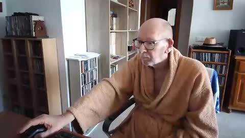 Snapshot of 7thsojourn chatting on February 27, 10:15 am Papi online show from February 27, 10:15 am