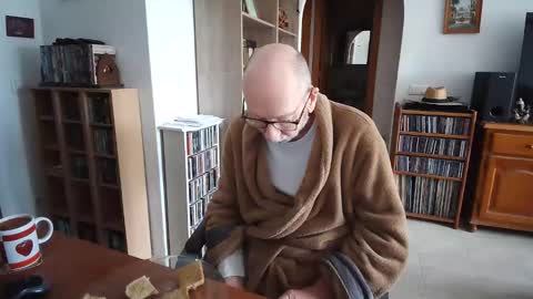 Snapshot of 7thsojourn chatting on March 1, 9:33 am Papi online show from March 1, 9:33 am