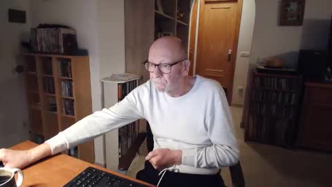 Snapshot of 7thsojourn chatting on March 9, 6:34 pm Papi online show from March 9, 6:34 pm