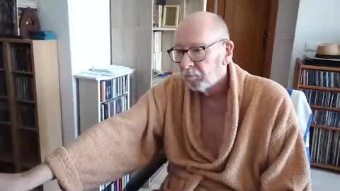 Snapshot of 7thsojourn chatting on March 12, 10:43 am Papi online show from March 12, 10:43 am