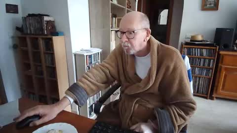 Snapshot of 7thsojourn chatting on March 21, 9:36 am Papi online show from March 21, 9:36 am