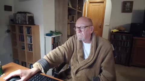 Snapshot of 7thsojourn chatting on March 27, 3:34 am Papi online show from March 27, 3:34 am