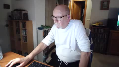 Snapshot of 7thsojourn chatting on March 28, 6:29 pm Papi online show from March 28, 6:29 pm