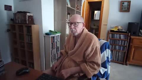 Snapshot of 7thsojourn chatting on March 29, 8:47 am Papi online show from March 29, 8:47 am