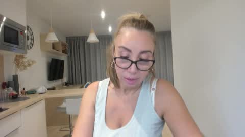 Snapshot of 8ciara chatting on November 21, 10:25 am 8ciara online show from November 21, 10:25 am