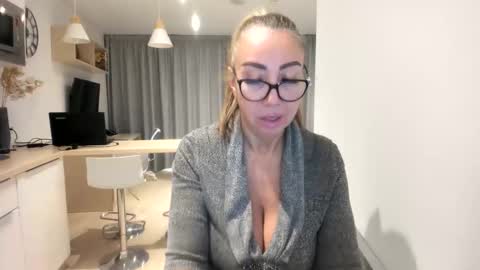 Snapshot of 8ciara chatting on December 4, 6:55 am 8ciara online show from December 4, 6:55 am