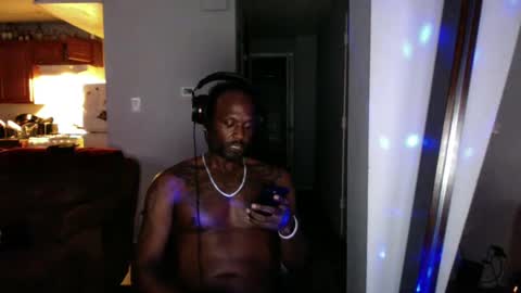 Snapshot of 8double1trouble6 chatting on October 11, 5:17 am NoFaceNoCase online show from October 11, 5:17 am