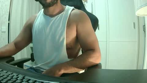 Snapshot of 90zero chatting on December 3, 9:13 pm Arturo online show from December 3, 9:13 pm