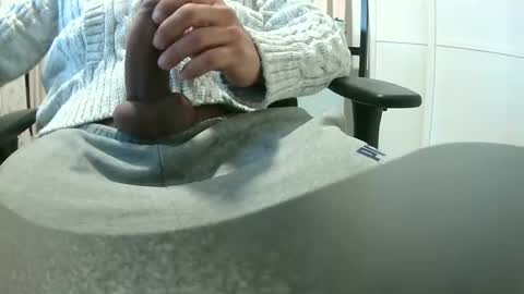 Snapshot of 90zero chatting on January 7, 8:50 am Arturo online show from January 7, 8:50 am