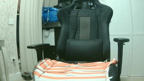 Snapshot of 90zero chatting on February 4, 10:15 pm Arturo online show from February 4, 10:15 pm