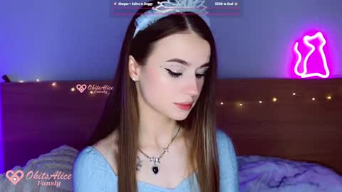 Snapshot of _0hitsme chatting on December 4, 8:45 am Alice online show from December 4, 8:45 am