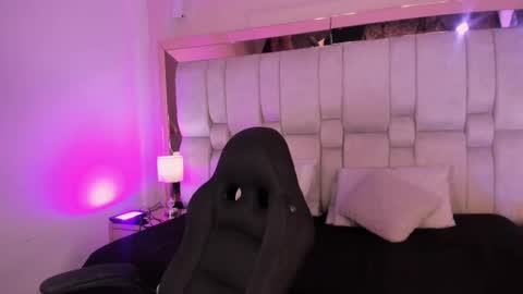 Snapshot of _abbymiller_ chatting on October 21, 12:06 pm Abbye Miller online show from October 21, 12:06 pm