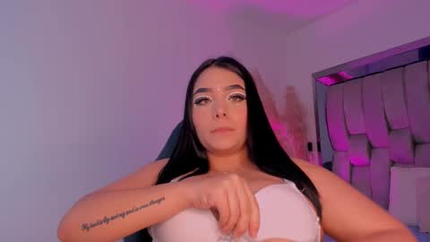 Snapshot of _abbymiller_ chatting on October 31, 11:44 am Abbye Miller online show from October 31, 11:44 am