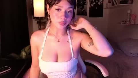 Snapshot of _abigaill_1 chatting on June 14, 6:15 am abigaill online show from June 14, 6:15 am