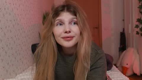 Snapshot of _aleksa chatting on December 8, 10:52 am Alexa online show from December 8, 10:52 am