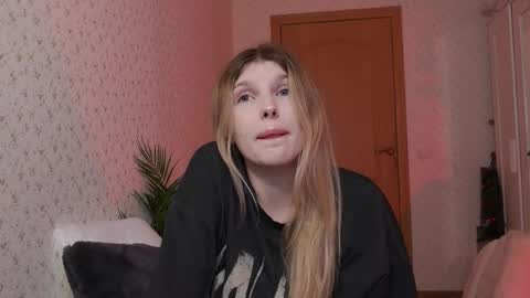 Snapshot of _aleksa chatting on December 9, 12:40 pm Alexa online show from December 9, 12:40 pm