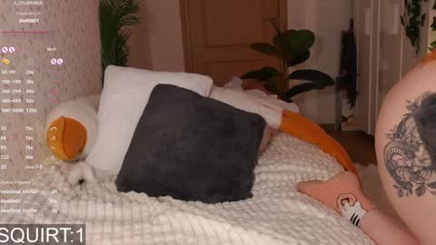 Snapshot of _aleksa chatting on December 19, 12:24 am Alexa online show from December 19, 12:24 am