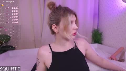 Snapshot of _aleksa chatting on September 10, 5:13 pm Alexa online show from September 10, 5:13 pm