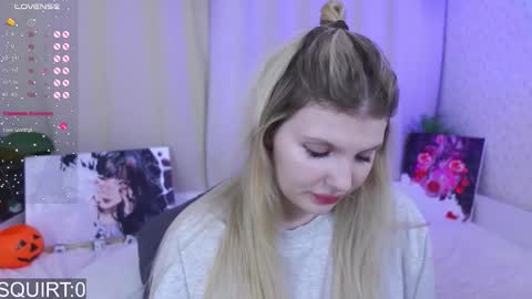 Snapshot of _aleksa chatting on October 4, 5:00 pm Alexa online show from October 4, 5:00 pm