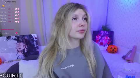 Snapshot of _aleksa chatting on October 7, 6:10 am Alexa online show from October 7, 6:10 am