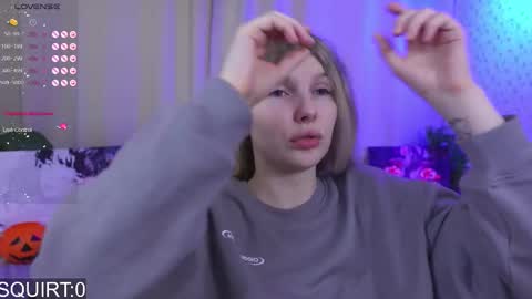 Snapshot of _aleksa chatting on October 15, 5:51 am Alexa online show from October 15, 5:51 am