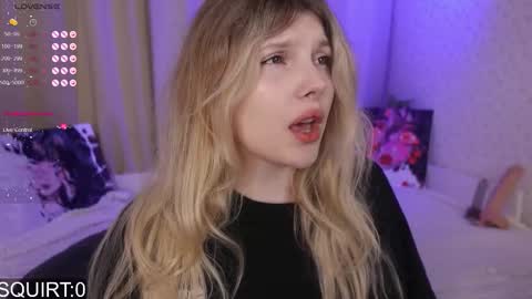 Snapshot of _aleksa chatting on November 15, 6:44 am Alexa online show from November 15, 6:44 am