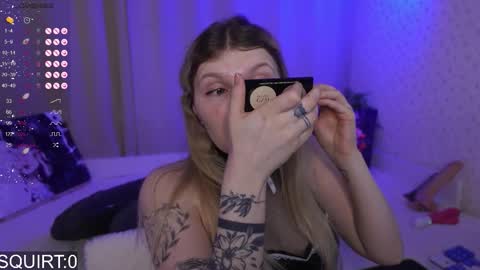 Snapshot of _aleksa chatting on November 25, 6:13 am Alexa online show from November 25, 6:13 am