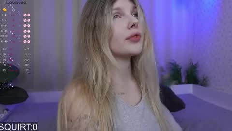 Snapshot of _aleksa chatting on December 3, 11:41 am Alexa online show from December 3, 11:41 am