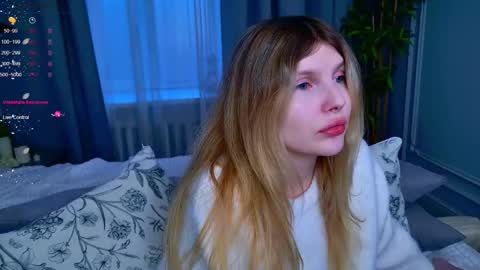 Snapshot of _aleksa chatting on December 14, 6:52 am Alexa online show from December 14, 6:52 am